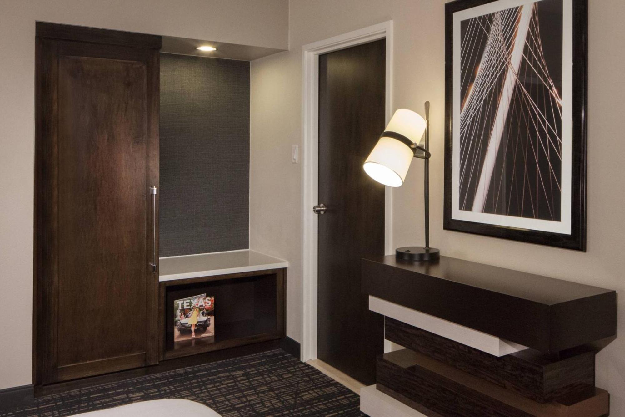 Dallas Marriott Suites Medical/Market Center Eksteriør billede